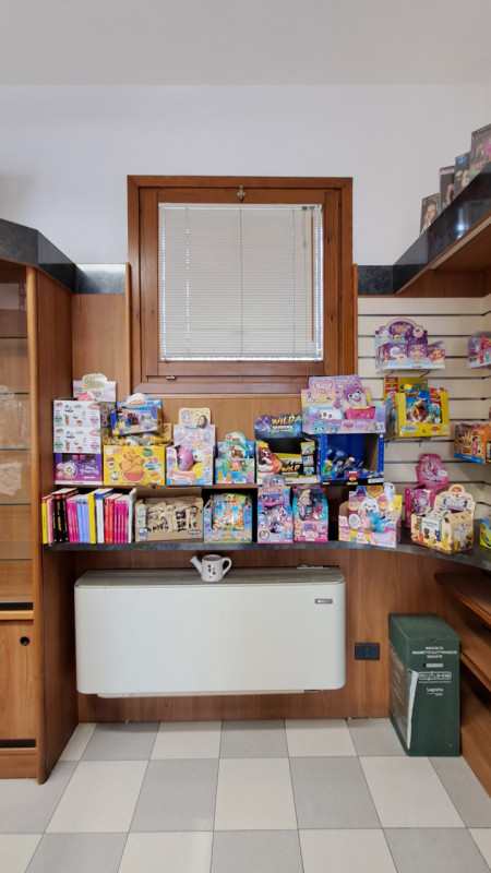 Proponiamo in vendita un'opportunità unica per entrare nel mondo del commercio, con una rinomata ...