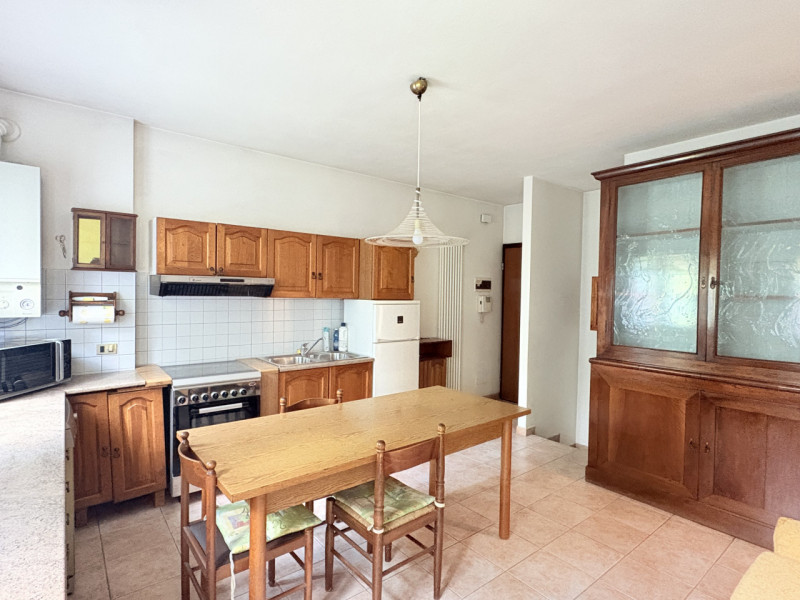 Se stai cercando un appartamento spazioso con un bel giardino privato, questa soluzione potrebbe ...