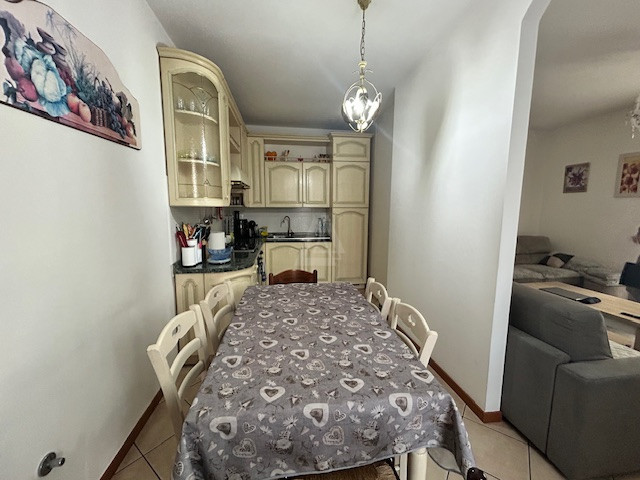 L'Agenzia Immobiliare IRIS propone in vendita luminoso trilocale in zona residenziale ad Albaredo...