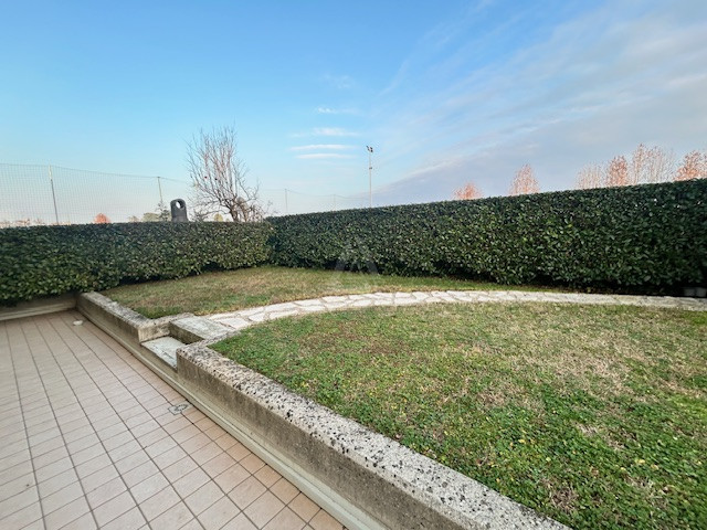 L'Agenzia Immobiliare IRIS propone in vendita luminoso trilocale in zona residenziale ad Albaredo...