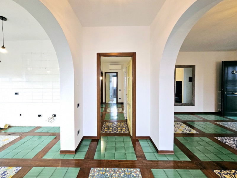 Nel centro di Villa Estense, proponiamo in vendita una splendida porzione di bifamiliare orizzont...