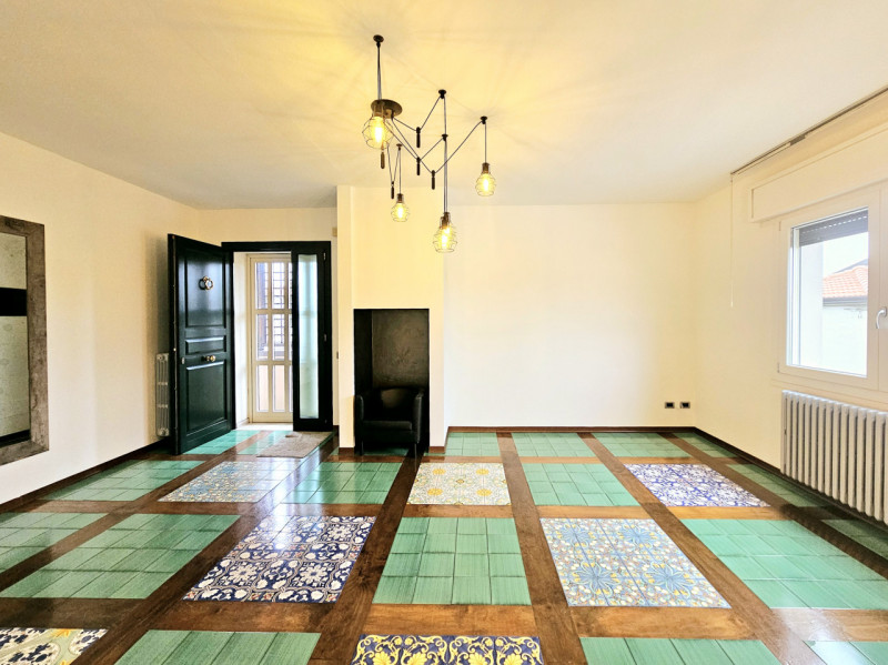 Nel centro di Villa Estense, proponiamo in vendita una splendida porzione di bifamiliare orizzont...