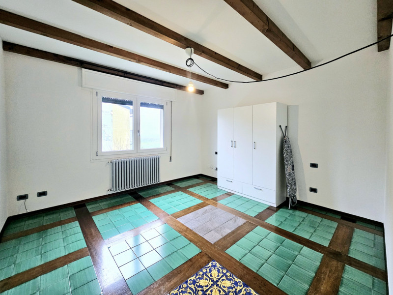 Nel centro di Villa Estense, proponiamo in vendita una splendida porzione di bifamiliare orizzont...