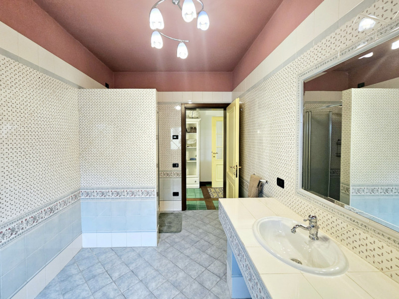 Nel centro di Villa Estense, proponiamo in vendita una splendida porzione di bifamiliare orizzont...