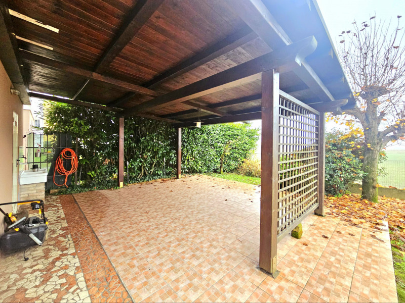 Nel centro di Villa Estense, proponiamo in vendita una splendida porzione di bifamiliare orizzont...