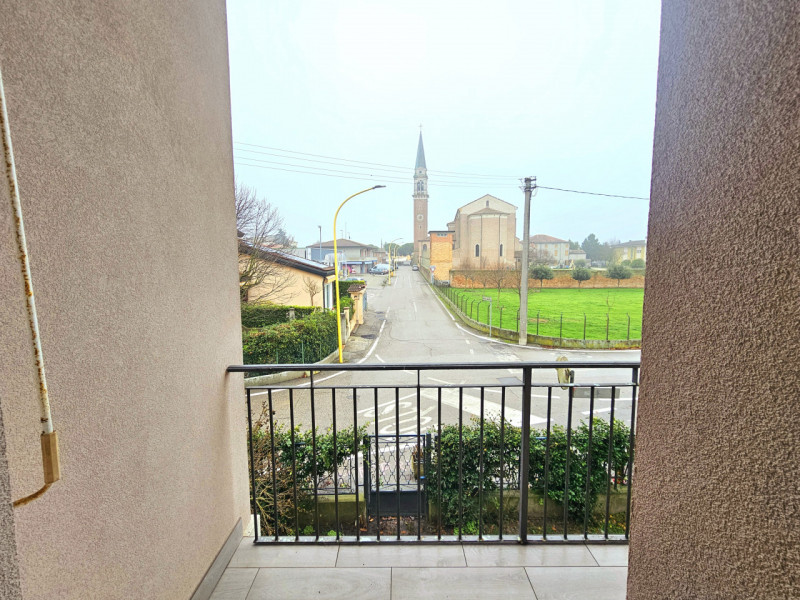 Nel centro di Villa Estense, proponiamo in vendita una splendida porzione di bifamiliare orizzont...