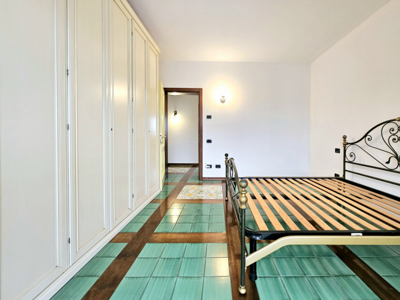 Nel centro di Villa Estense, proponiamo in vendita una splendida porzione di bifamiliare orizzont...