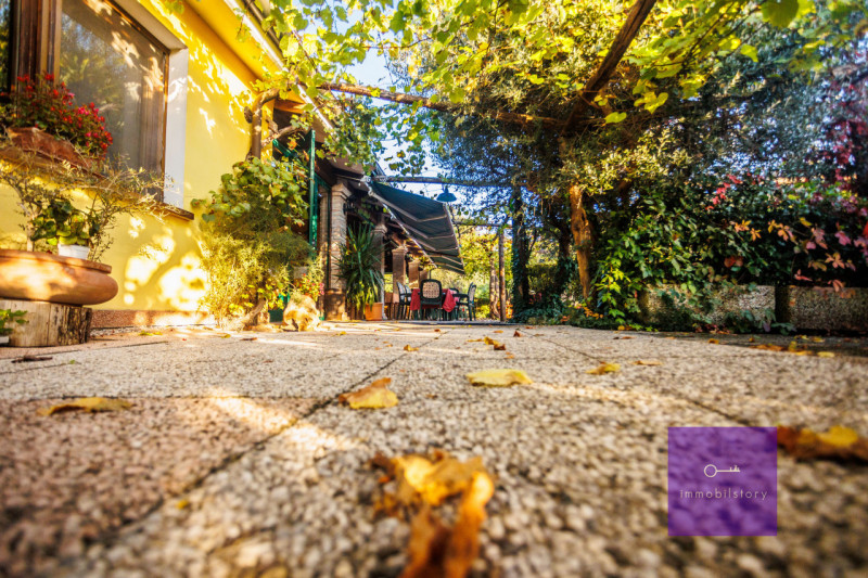 Una casa grande, oggi ristorante

Ci sono immobili che nascono con una funzione precisa
e altri c...