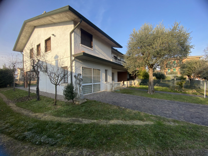 Vicenza, Torri di Quartesolo: in una delle zone più ricercate e comode del comune di Torri di Qua...