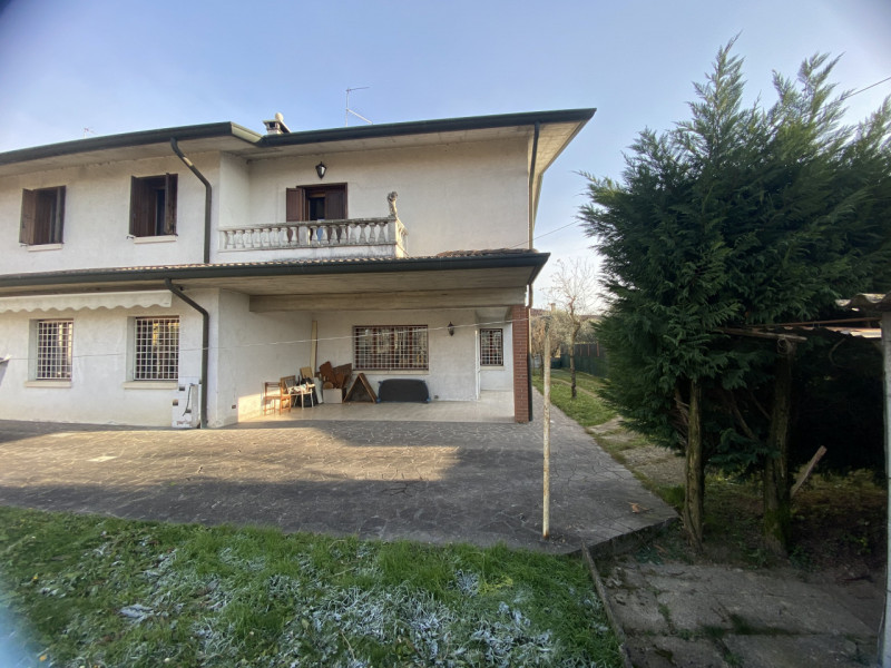 Vicenza, Torri di Quartesolo: in una delle zone più ricercate e comode del comune di Torri di Qua...