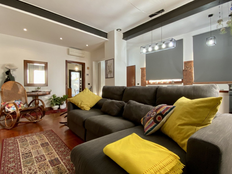 In una delle zone più strategiche e richieste di Vicenza, nel quartiere di Ponte Marchese, a poch...