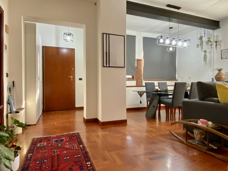 In una delle zone più strategiche e richieste di Vicenza, nel quartiere di Ponte Marchese, a poch...