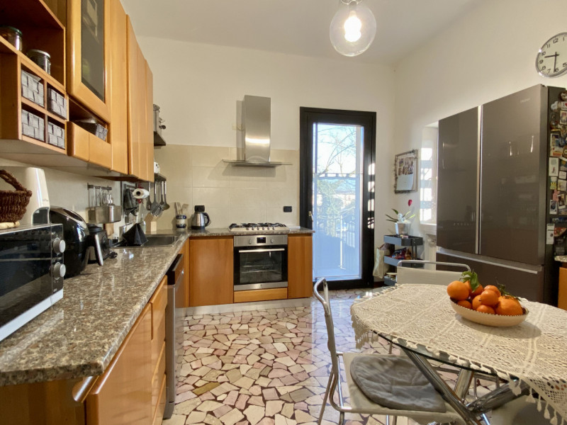 In una delle zone più strategiche e richieste di Vicenza, nel quartiere di Ponte Marchese, a poch...