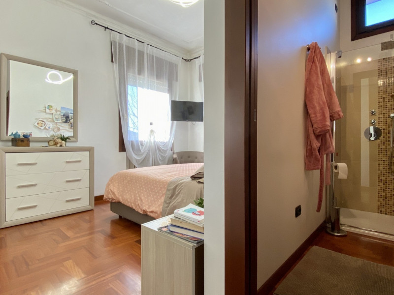 In una delle zone più strategiche e richieste di Vicenza, nel quartiere di Ponte Marchese, a poch...