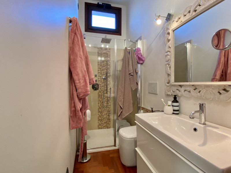 In una delle zone più strategiche e richieste di Vicenza, nel quartiere di Ponte Marchese, a poch...