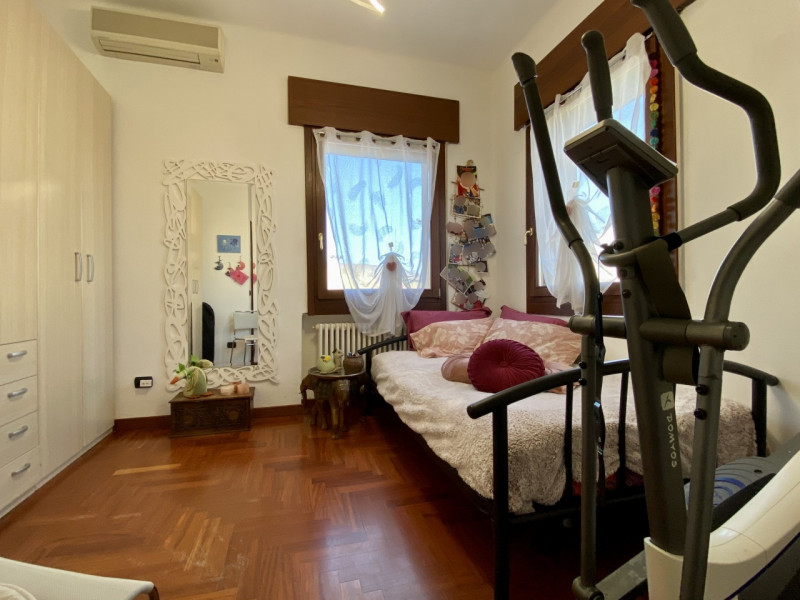 In una delle zone più strategiche e richieste di Vicenza, nel quartiere di Ponte Marchese, a poch...