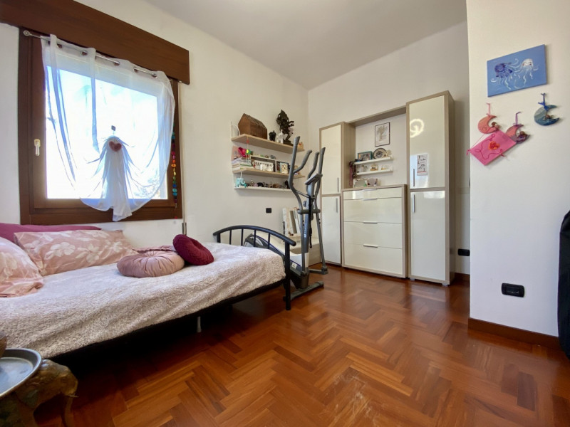 In una delle zone più strategiche e richieste di Vicenza, nel quartiere di Ponte Marchese, a poch...