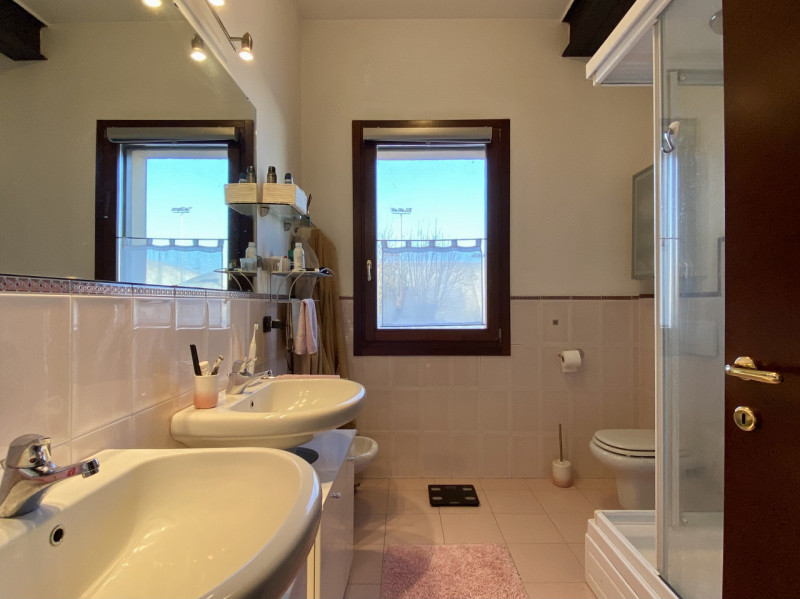 In una delle zone più strategiche e richieste di Vicenza, nel quartiere di Ponte Marchese, a poch...