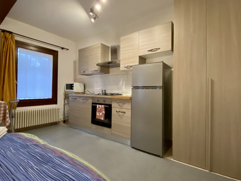 In una delle zone più strategiche e richieste di Vicenza, nel quartiere di Ponte Marchese, a poch...