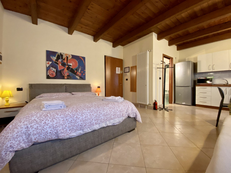 In una delle zone più strategiche e richieste di Vicenza, nel quartiere di Ponte Marchese, a poch...