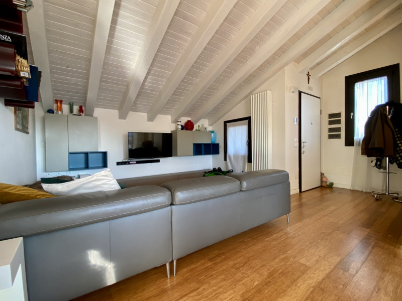 In una delle zone più strategiche e richieste di Vicenza, nel quartiere di Ponte Marchese, a poch...