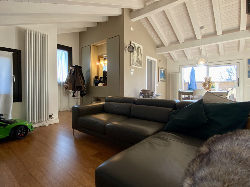 In una delle zone più strategiche e richieste di Vicenza, nel quartiere di Ponte Marchese, a poch...