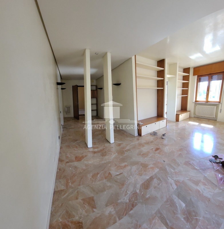 VICENZA – LAGHETTO, in bifamiliare sovrapposta, proponiamo un ampio tricamere al piano primo con ...