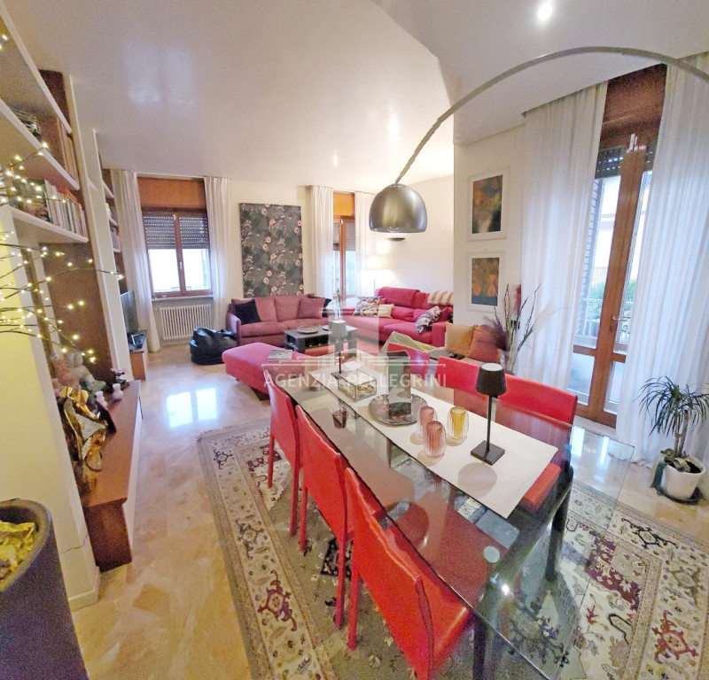 VICENZA – LAGHETTO, in bifamiliare sovrapposta, proponiamo un ampio tricamere al piano primo con ...