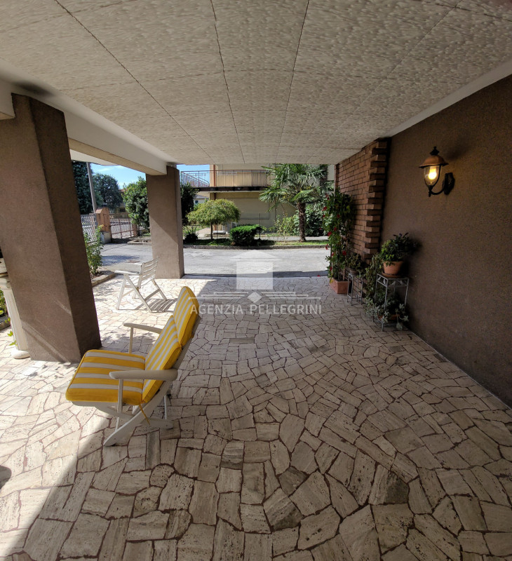 VICENZA – LAGHETTO, in bifamiliare sovrapposta, proponiamo un ampio tricamere al piano primo con ...