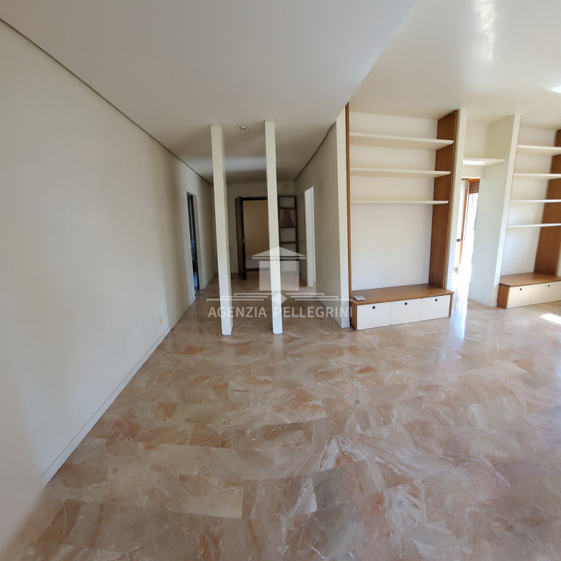 VICENZA – LAGHETTO, in bifamiliare sovrapposta, proponiamo un ampio tricamere al piano primo con ...