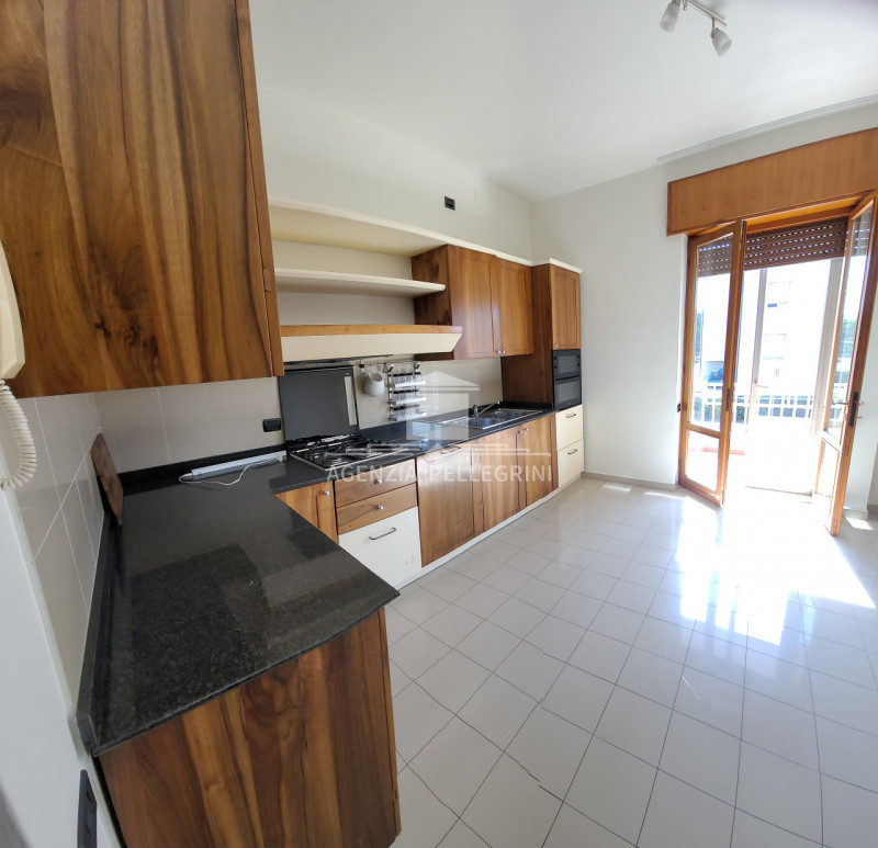 VICENZA – LAGHETTO, in bifamiliare sovrapposta, proponiamo un ampio tricamere al piano primo con ...