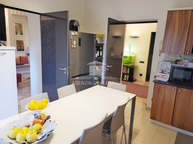 VICENZA – LAGHETTO, in bifamiliare sovrapposta, proponiamo un ampio tricamere al piano primo con ...