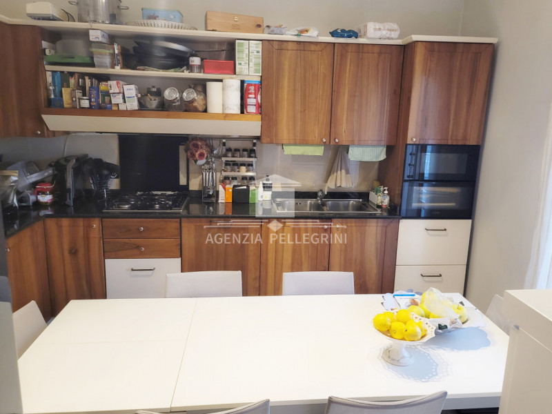 VICENZA – LAGHETTO, in bifamiliare sovrapposta, proponiamo un ampio tricamere al piano primo con ...