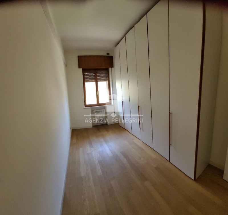 VICENZA – LAGHETTO, in bifamiliare sovrapposta, proponiamo un ampio tricamere al piano primo con ...