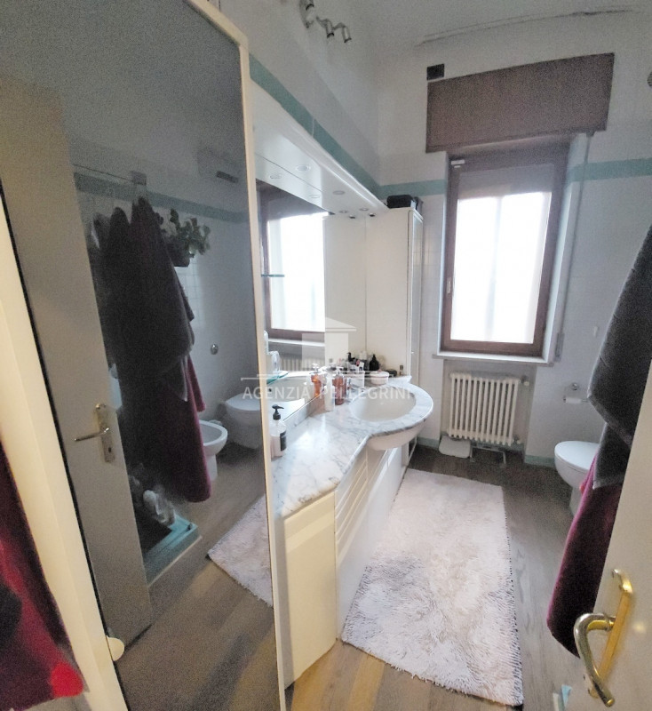 VICENZA – LAGHETTO, in bifamiliare sovrapposta, proponiamo un ampio tricamere al piano primo con ...