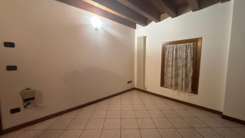 Ciao da Arcobaleno Immobiliare!  
Oggi ti presentiamo un grazioso bilocale in centro ad Este, per...