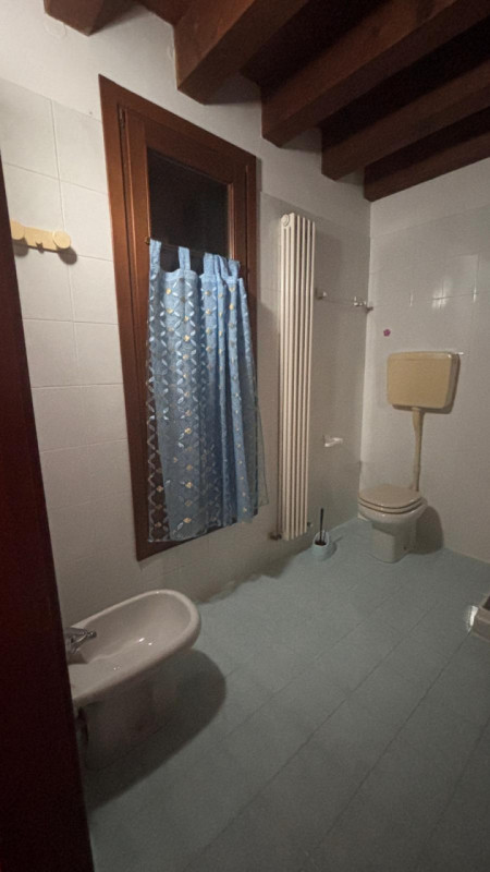 Ciao da Arcobaleno Immobiliare!  
Oggi ti presentiamo un grazioso bilocale in centro ad Este, per...