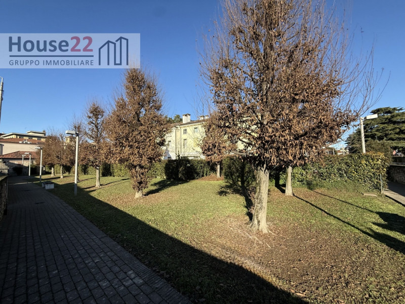 ZONA CORSO PADOVA - VICENZA. In recente e signorile palazzina di sole 5 unità abitative proponiam...