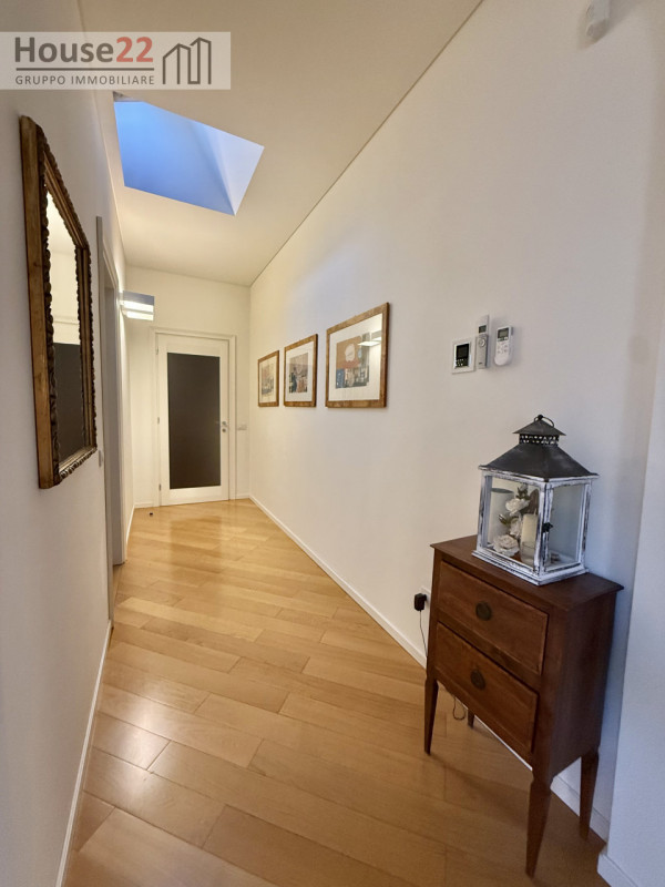 ZONA CORSO PADOVA - VICENZA. In recente e signorile palazzina di sole 5 unità abitative proponiam...