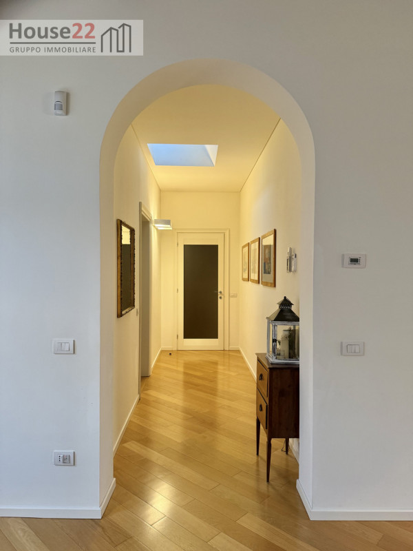 ZONA CORSO PADOVA - VICENZA. In recente e signorile palazzina di sole 5 unità abitative proponiam...