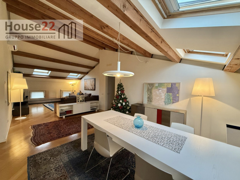 ZONA CORSO PADOVA - VICENZA. In recente e signorile palazzina di sole 5 unità abitative proponiam...