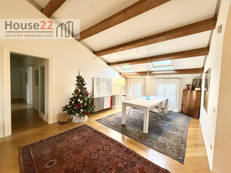 ZONA CORSO PADOVA - VICENZA. In recente e signorile palazzina di sole 5 unità abitative proponiam...