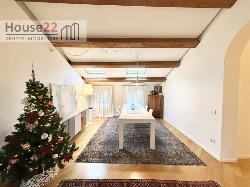 ZONA CORSO PADOVA - VICENZA. In recente e signorile palazzina di sole 5 unità abitative proponiam...