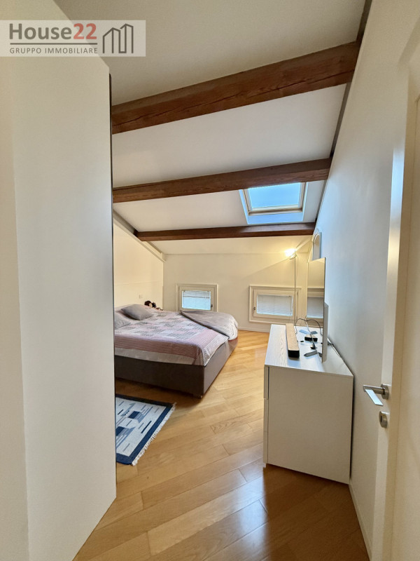 ZONA CORSO PADOVA - VICENZA. In recente e signorile palazzina di sole 5 unità abitative proponiam...