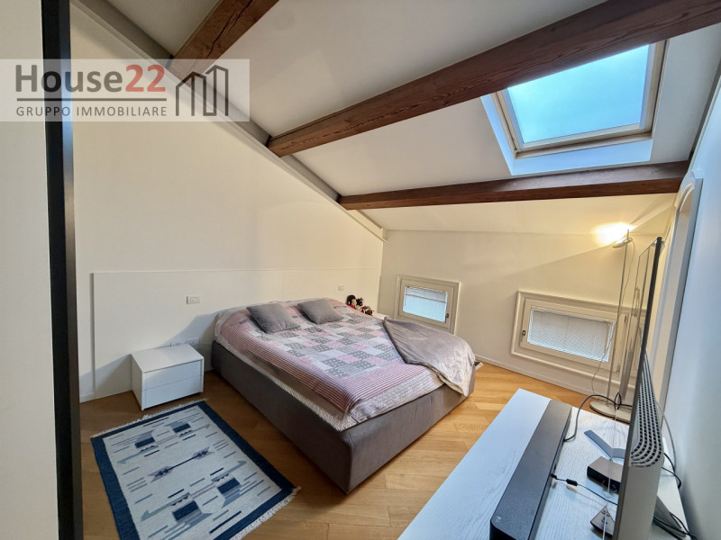 ZONA CORSO PADOVA - VICENZA. In recente e signorile palazzina di sole 5 unità abitative proponiam...