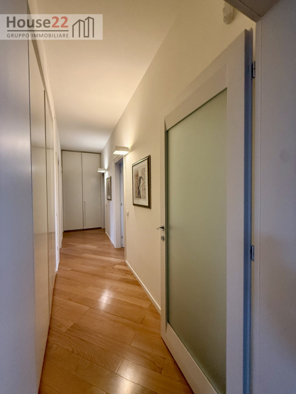 ZONA CORSO PADOVA - VICENZA. In recente e signorile palazzina di sole 5 unità abitative proponiam...