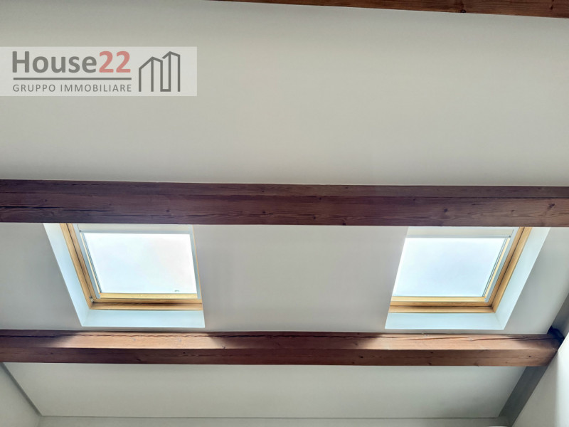 ZONA CORSO PADOVA - VICENZA. In recente e signorile palazzina di sole 5 unità abitative proponiam...