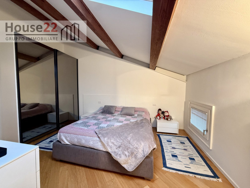 ZONA CORSO PADOVA - VICENZA. In recente e signorile palazzina di sole 5 unità abitative proponiam...