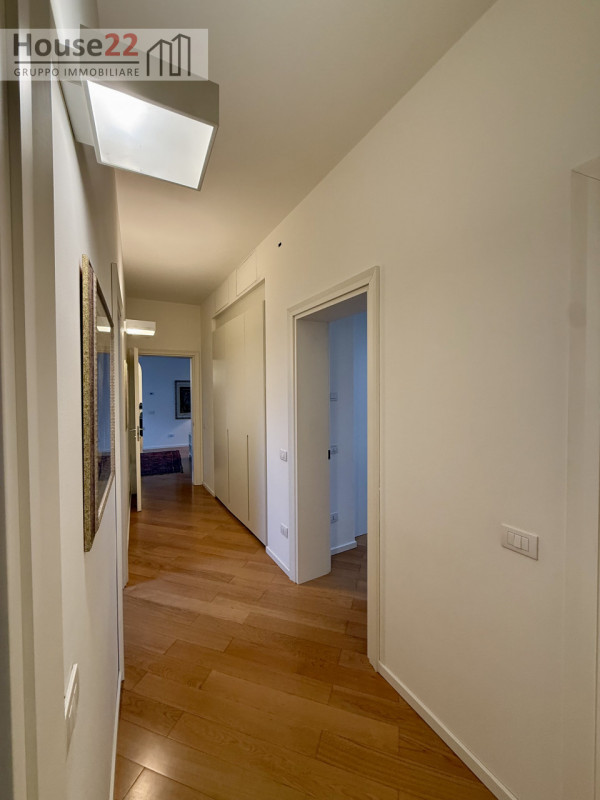 ZONA CORSO PADOVA - VICENZA. In recente e signorile palazzina di sole 5 unità abitative proponiam...