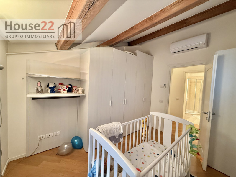 ZONA CORSO PADOVA - VICENZA. In recente e signorile palazzina di sole 5 unità abitative proponiam...